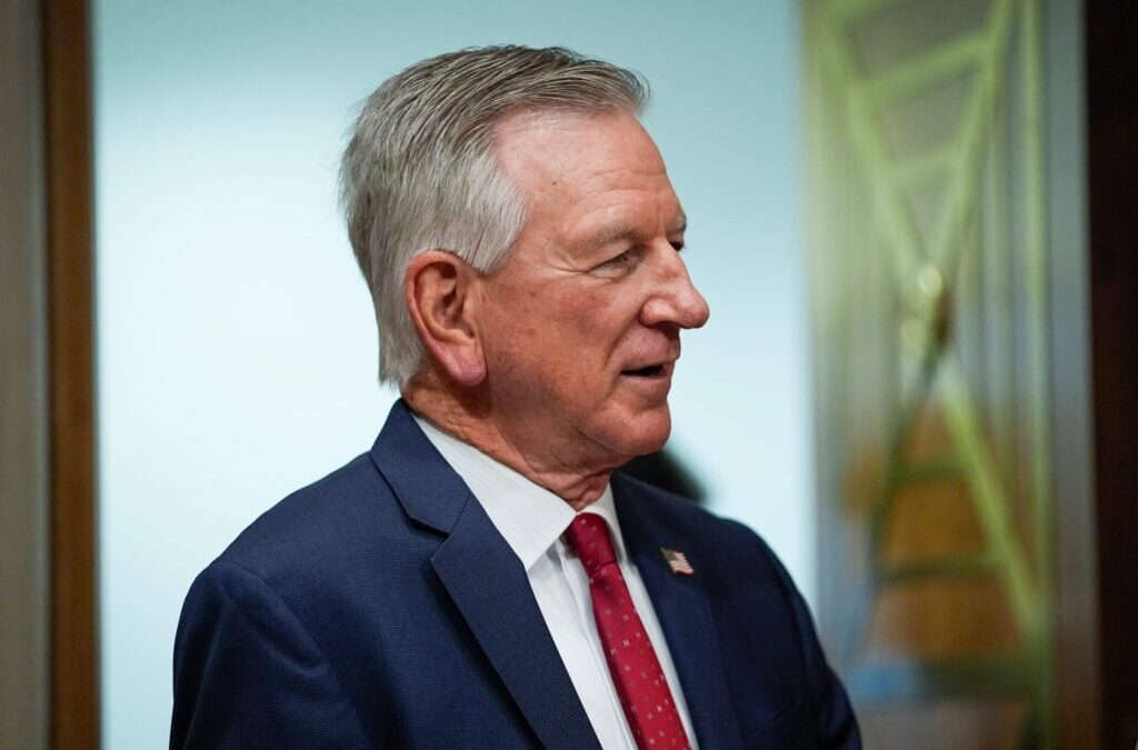 Senator Ditches Magnificent 7 Stocks For Sector ETFs: Here’s What He Bought