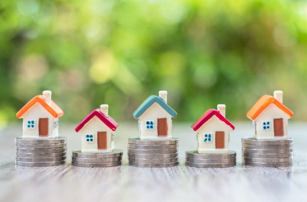 Mark Kelly Says ‘It’s Time To Refocus Our Government’ As Rich Buy Mansions While Working Americans Struggle With Soaring Costs